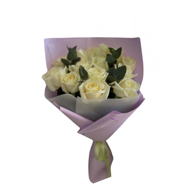 13 белых роз с эвкалиптом 